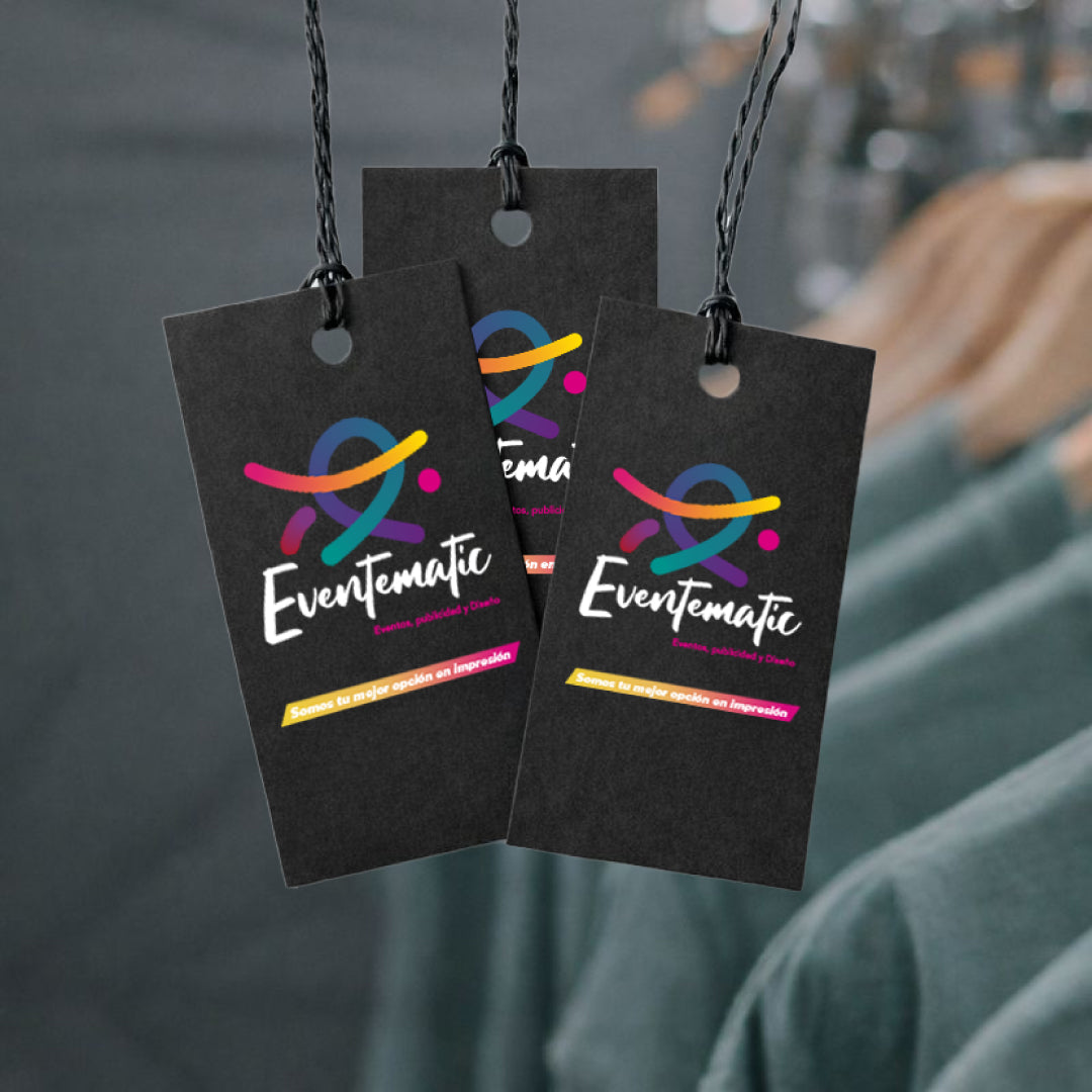 Etiquetas colgantes en cartón